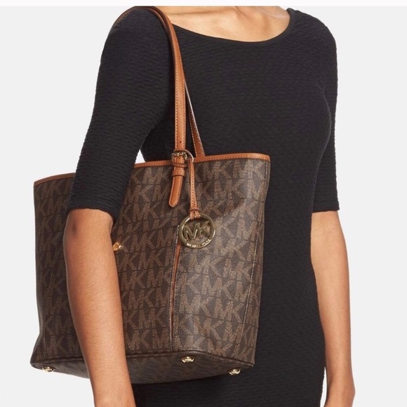 Handbags - Michael Kors Jet Set Tote